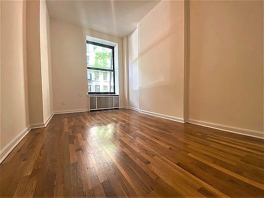 2nd image of 149 E 81st St APT 1W