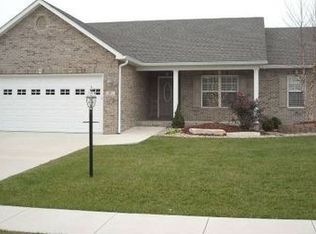 17 Woodcrest Dr, Bethalto, IL 62010