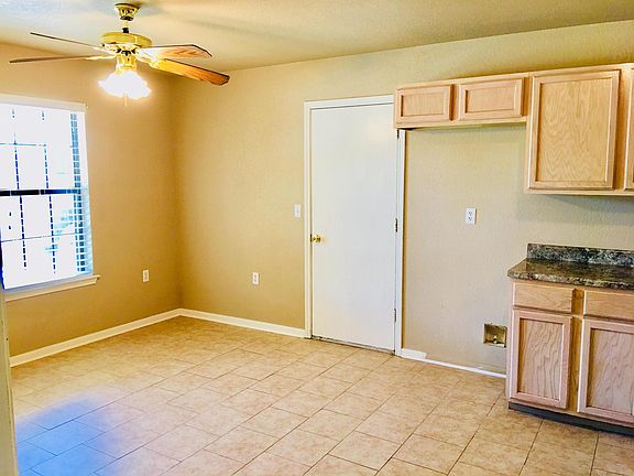 Kitchen - Fridge Connection Area Available