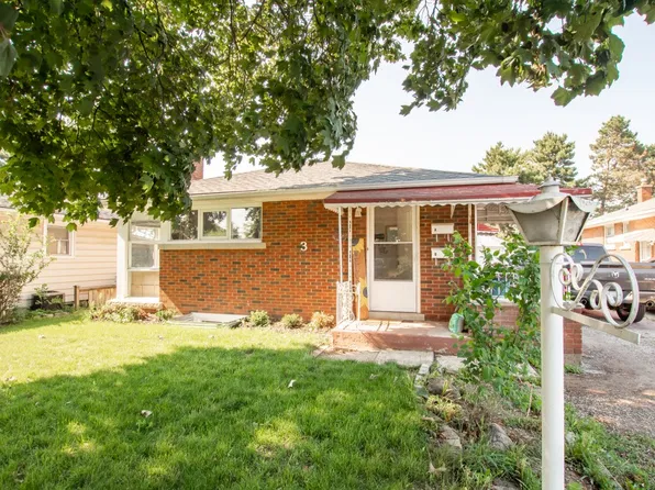 3 Winston Rd, Saint Catharines, ON L2M 4R1