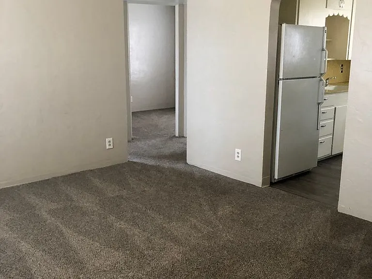 712 S Canyon St — Photo 3