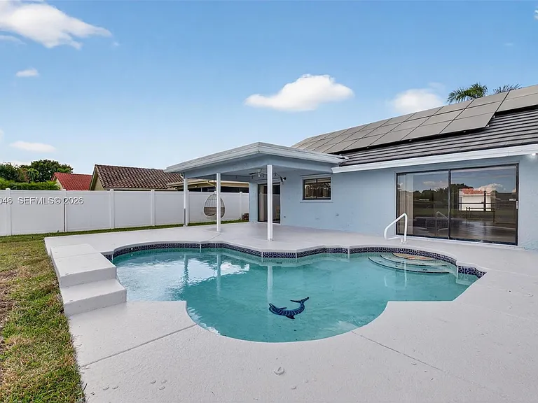 6043 Sunberry Cir — Photo 1