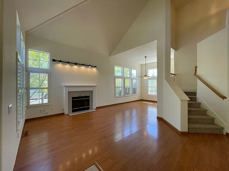 4719 Prospect Ave — Photo 7