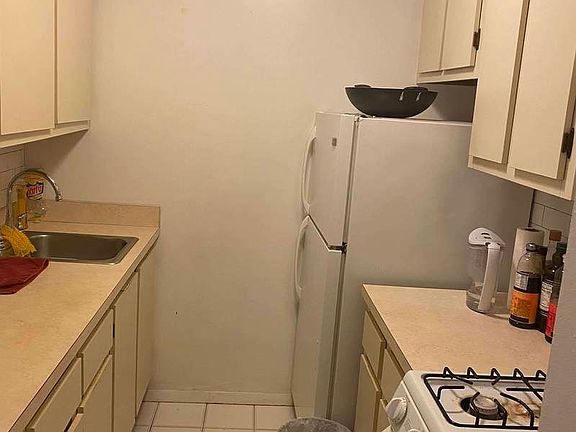 4th image of 417 E 90th St APT 3E