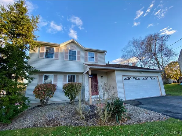 109 Crosswalk Cir, Syracuse, NY 13209