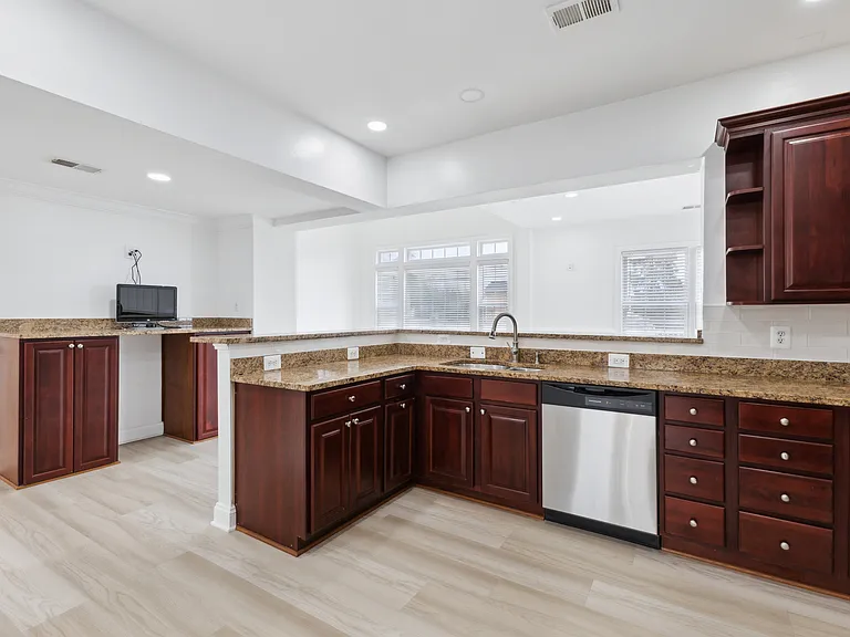 10828 Miller Rd — Photo 23