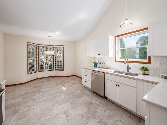 4th image of 5287 Genoa Farms Blvd