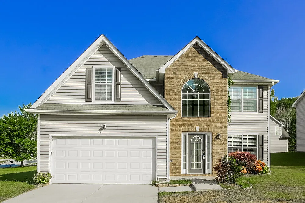 4 bed, 2.5 bath, 2682 sqft, $2,960 — Photo 1