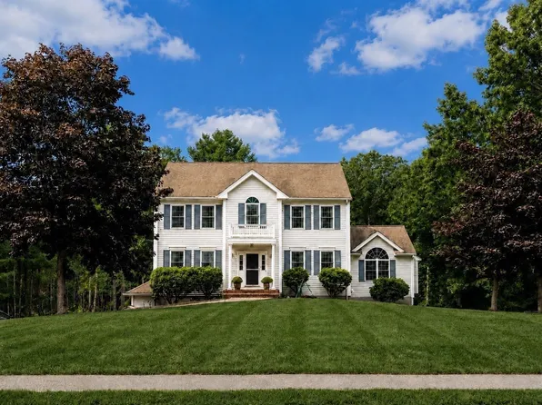 38 Parris Farm Rd, East Bridgewater, MA 02333