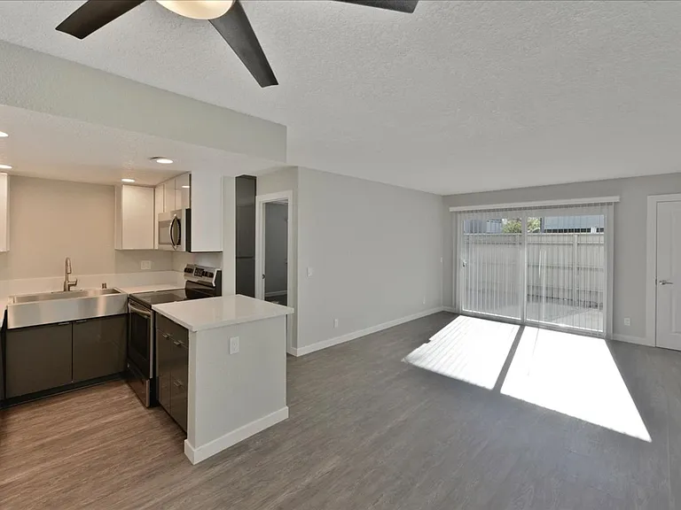 The 3900 Apartments — Photo 25
