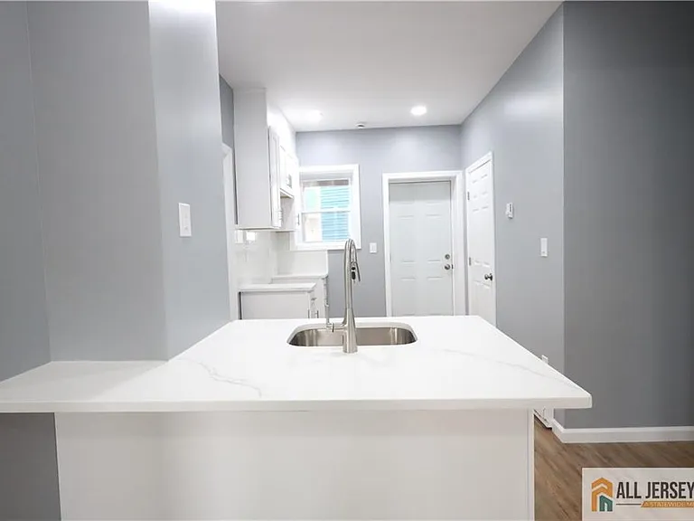 397 Washington St — Photo 6