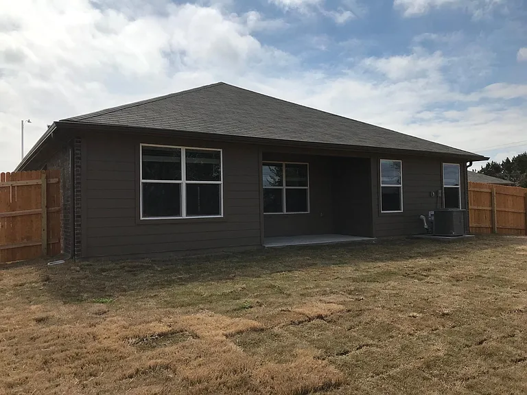 10704 Losoya Cv — Photo 23