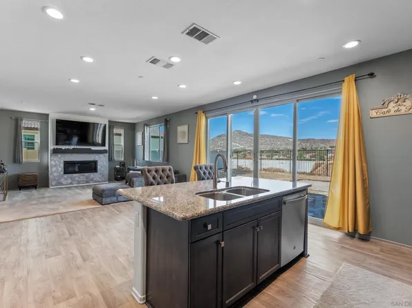 3048 Eveningcloud St, Hemet, CA 92543