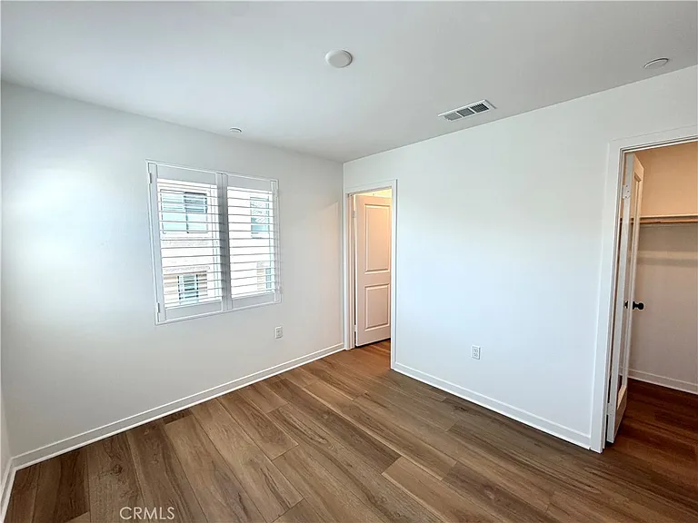 135 Evergreen — Photo 18