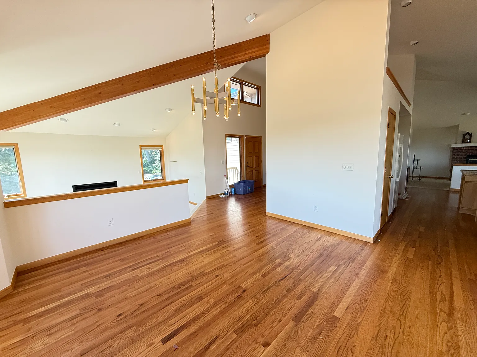 4 bed, 4000 sqft, $4,295 — Photo 4