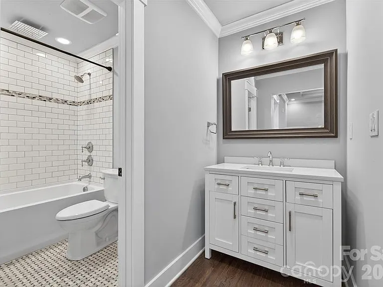 307 E Peterson Dr — Photo 11