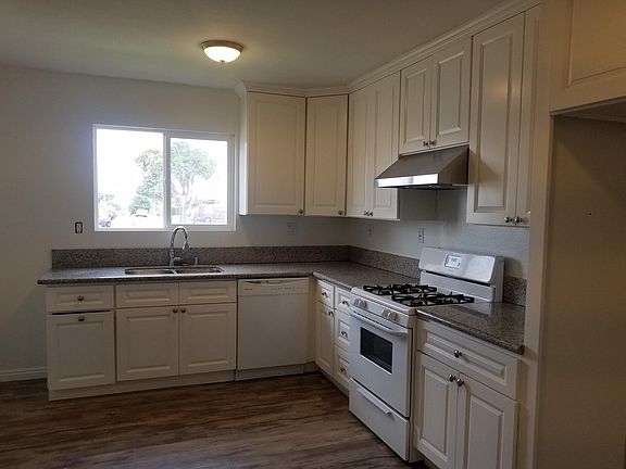 4th image of 11754 Van Buren Ave