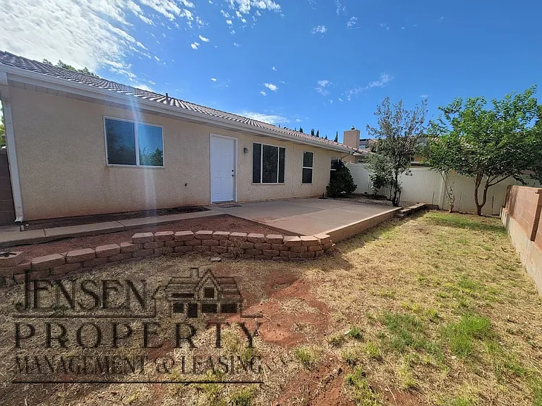 787 N Warm Springs Dr — Photo 7