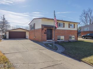 11906 Chattman Dr, Sterling Heights, MI 48313