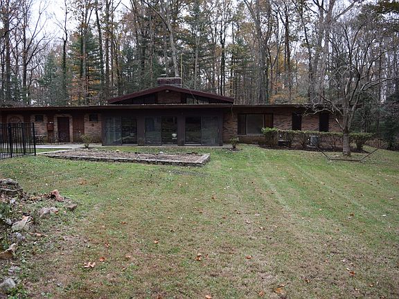 3rd image of 966 Millwood Ln