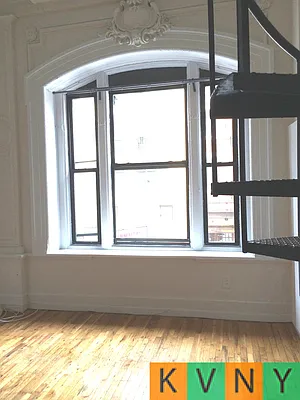 Rented by KVNY Soho | media 17