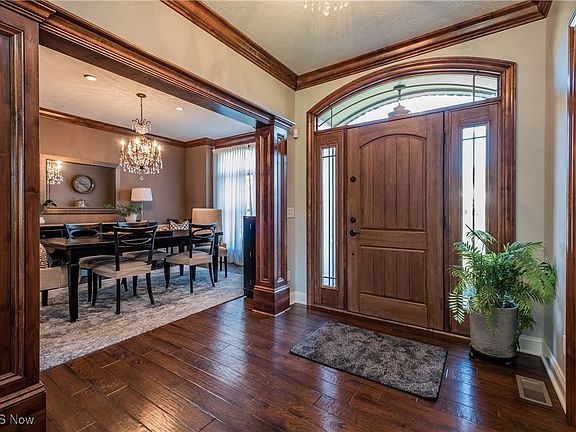 3rd image of 6657 Woodbridge Cir NW