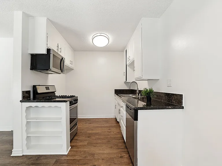 Mistyvale Apartments — Photo 14