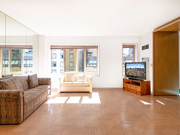 5th image of 106 Central Park S APT 12G