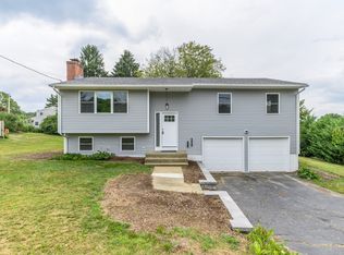 55 Mohegan Rd, Groton, CT 06340