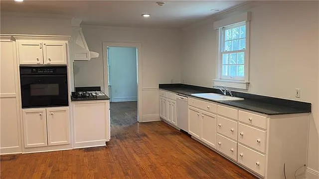 4 bed, 4.0 bath, 4011 sqft, $2,500 — Photo 3
