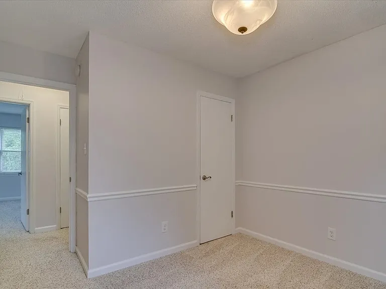 303 Meadowlake Dr — Photo 23