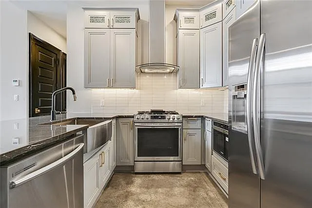 419 Carondelet St #305 — Photo 7