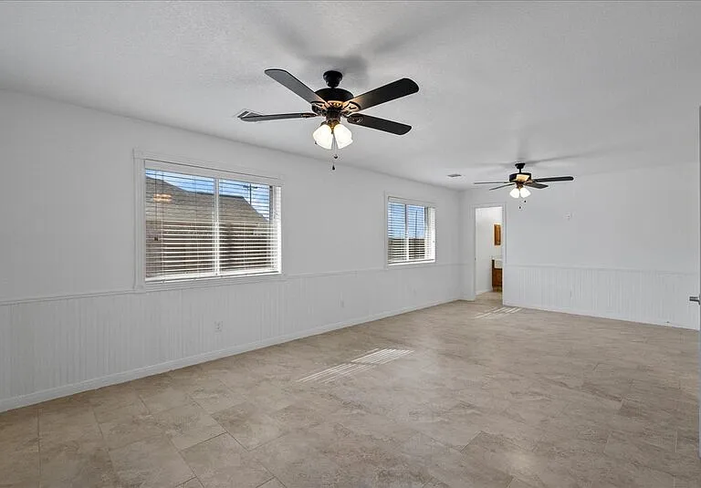 2421 Caroline St — Photo 21