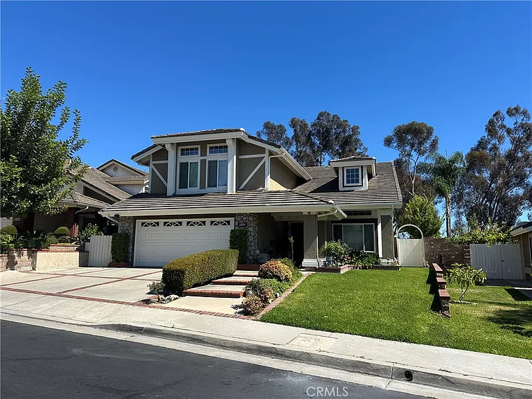 1854 Brooke Ln — Photo 2