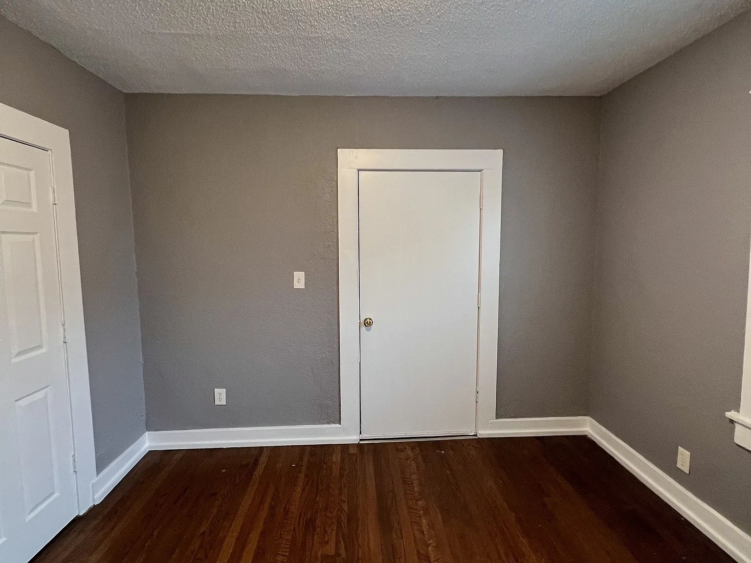 5209 Independence Avenue - 1 — Photo 2