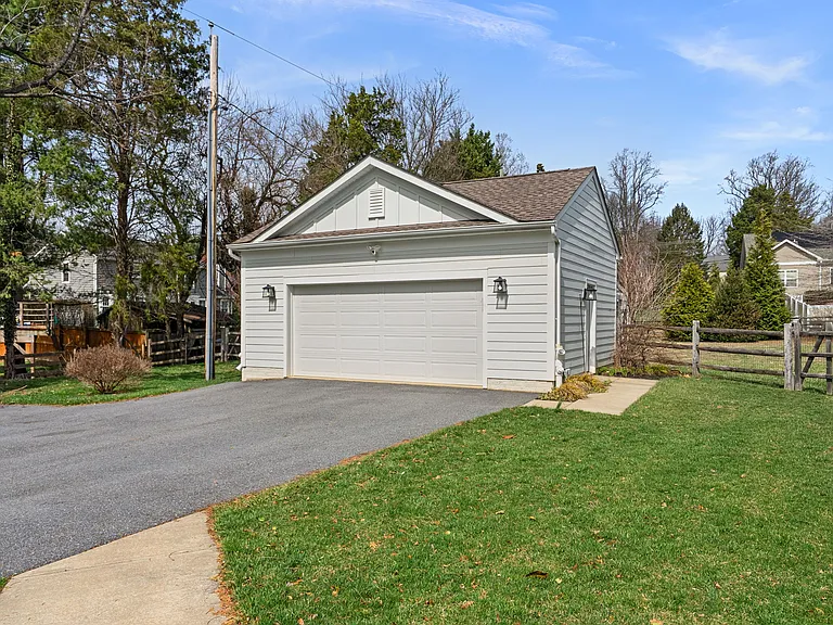 17601 Crystal Spring Ter — Photo 3