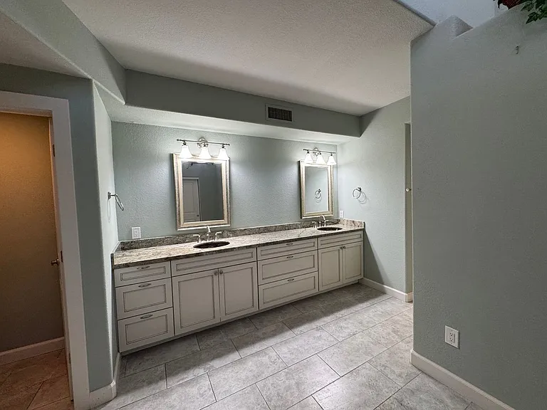 8100 E Camelback Rd #14 — Photo 18