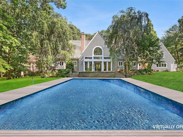 2 Fox Crossing, North Haven, NY 11963