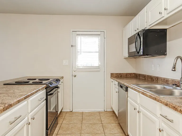 8037 E Oak St — Photo 7