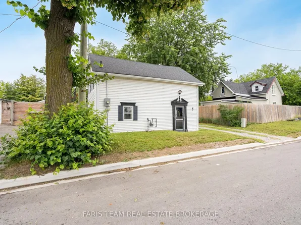 5 Robert St, Barrie, ON L4N 3H2
