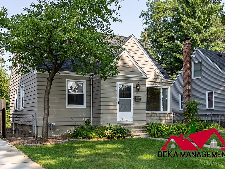 901 N Gainsborough Ave — Photo 1