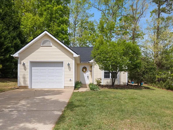 105 Hornholly Way, Holly Springs, NC 27540