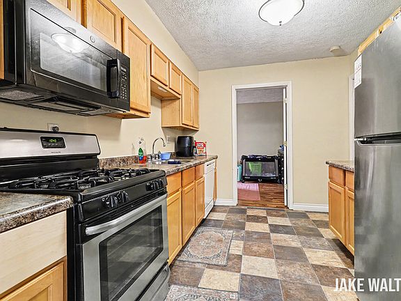 4th image of 3220 Hillcroft Ave SW