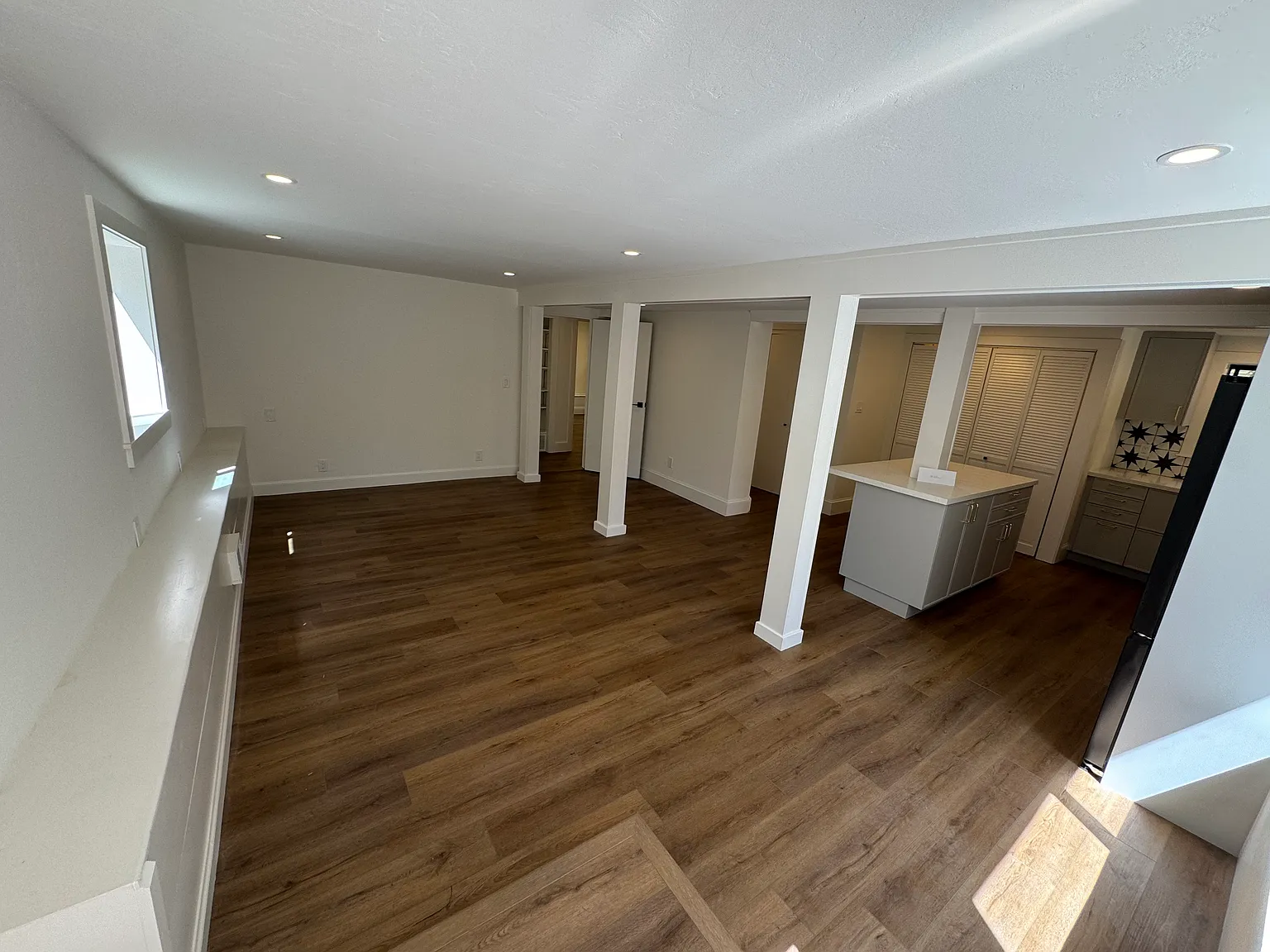 2 bed, 1000 sqft, $3,600 — Photo 2