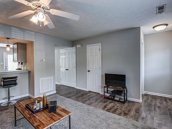 2nd image of 93 Old Tavern Cir