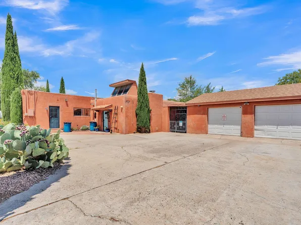 2213 Dora Ave NW, Albuquerque, NM 87104