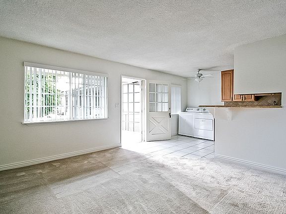 3rd image of 1922 Wallace Ave APT D