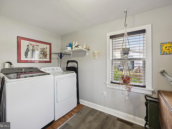 3rd image of 59 Pine St