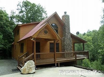 Cabin Entrance
						:
						Private driveway accommodates several cars with parking pad and turn-around.