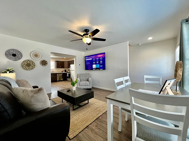 815 W Pearl St #C — Photo 15